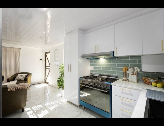 2 BEDROOM HOUSE FOR SALE IN ADMIRALS PARK